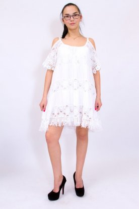 Gyönyörű női fehér színű nyitott vállu horgolt és csipkebetéttel díszített ruha