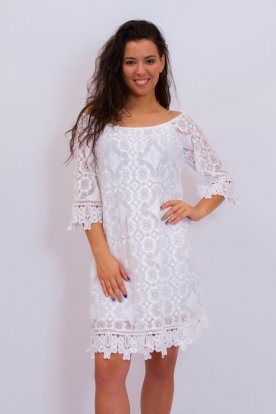 Gyönyörű fehér színű hímzett és horgolt nyári alkalmi ruha háromnegyedes ujjal