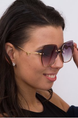 Stílusos női szögletes lencséjű napszemüveg aranyozott szárral